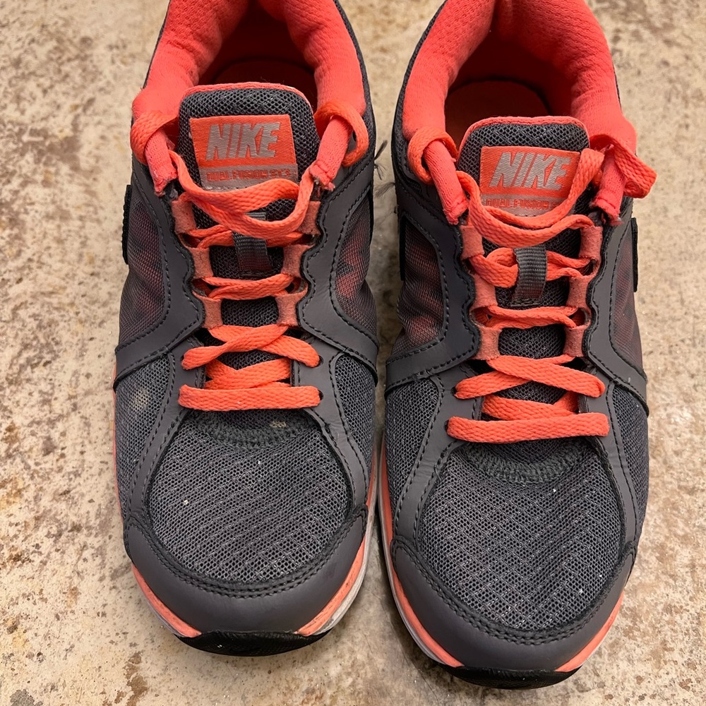 Womens Nike Shoe Size 6